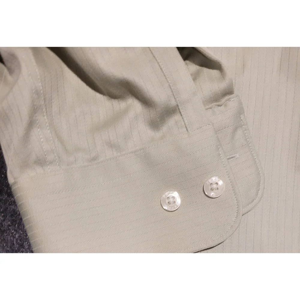 Perry Ellis spot shoulder